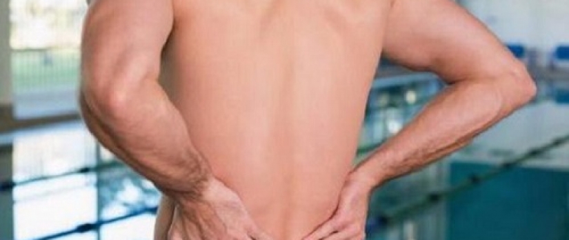 Nguyên nhân và cách khắc phục bơi ếch bị đau lưng 