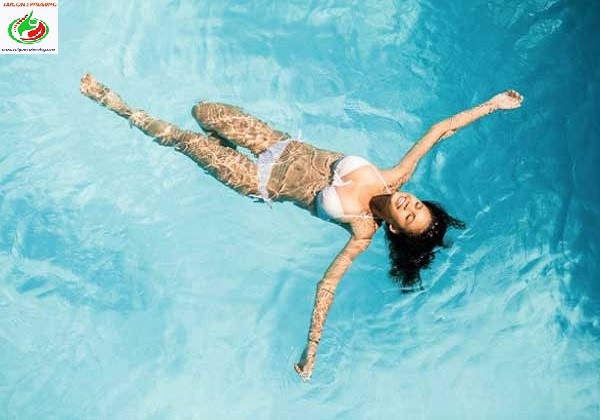 Hình ảnh nổi trên mặt nước đơn giản