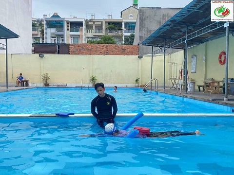 Dạy bơi kèm riêng theo giờ dành cho người lớn